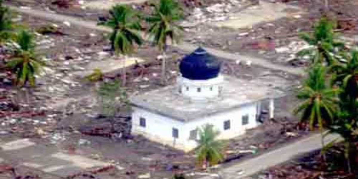 miracle-mosque-still-stands-after-the-tsunami