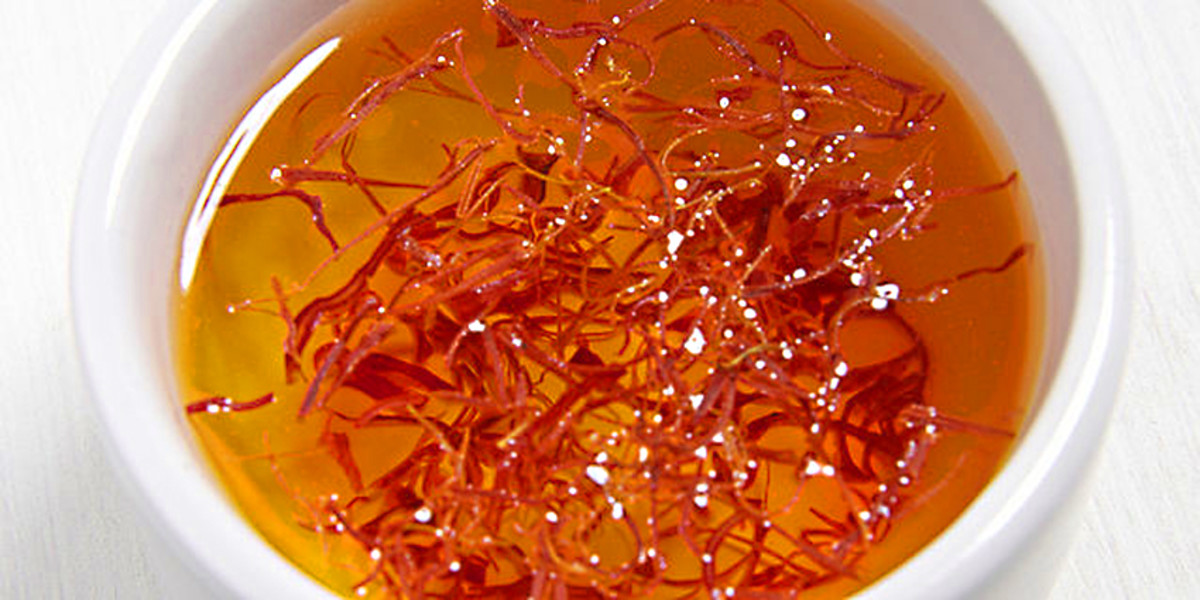Saffron stigmas and the yellow-orange pigment