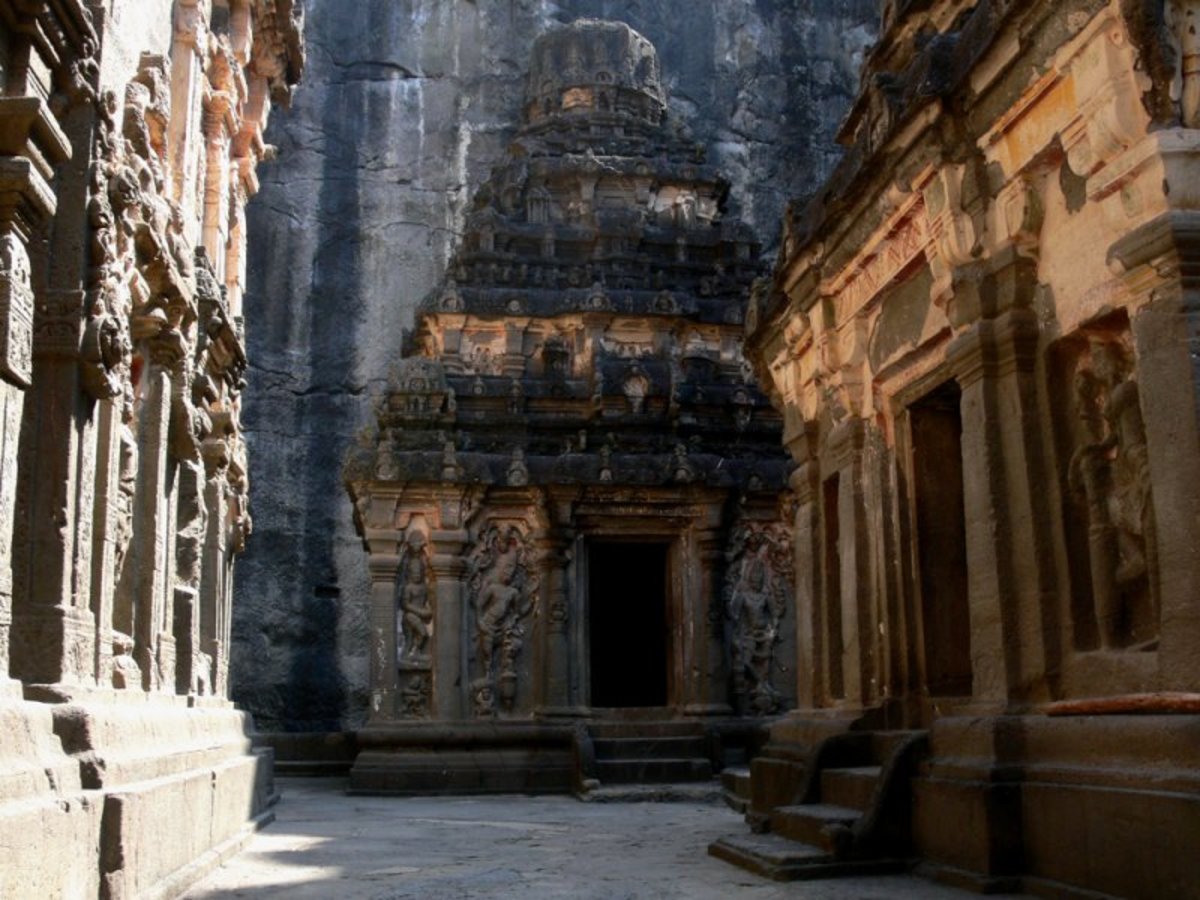 The Kailasa Temple was built by the 'Rashtrakuta' dynasty!