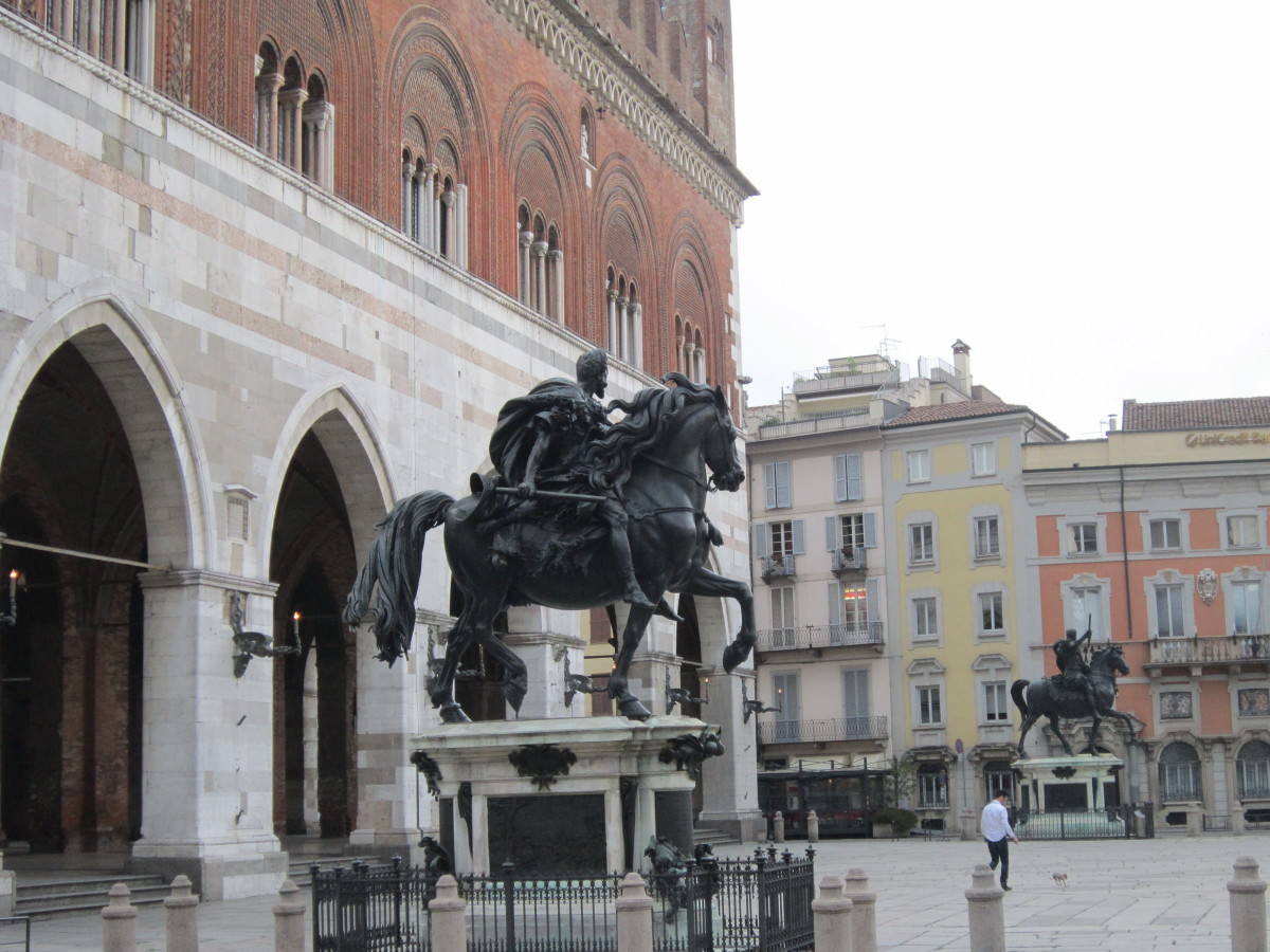 The two equestrian statues (by Alessandro Mochi, a. 1620) celebrating the Duke Alessandro Farnese and his son Ranuccio in the main square of Piacenza 