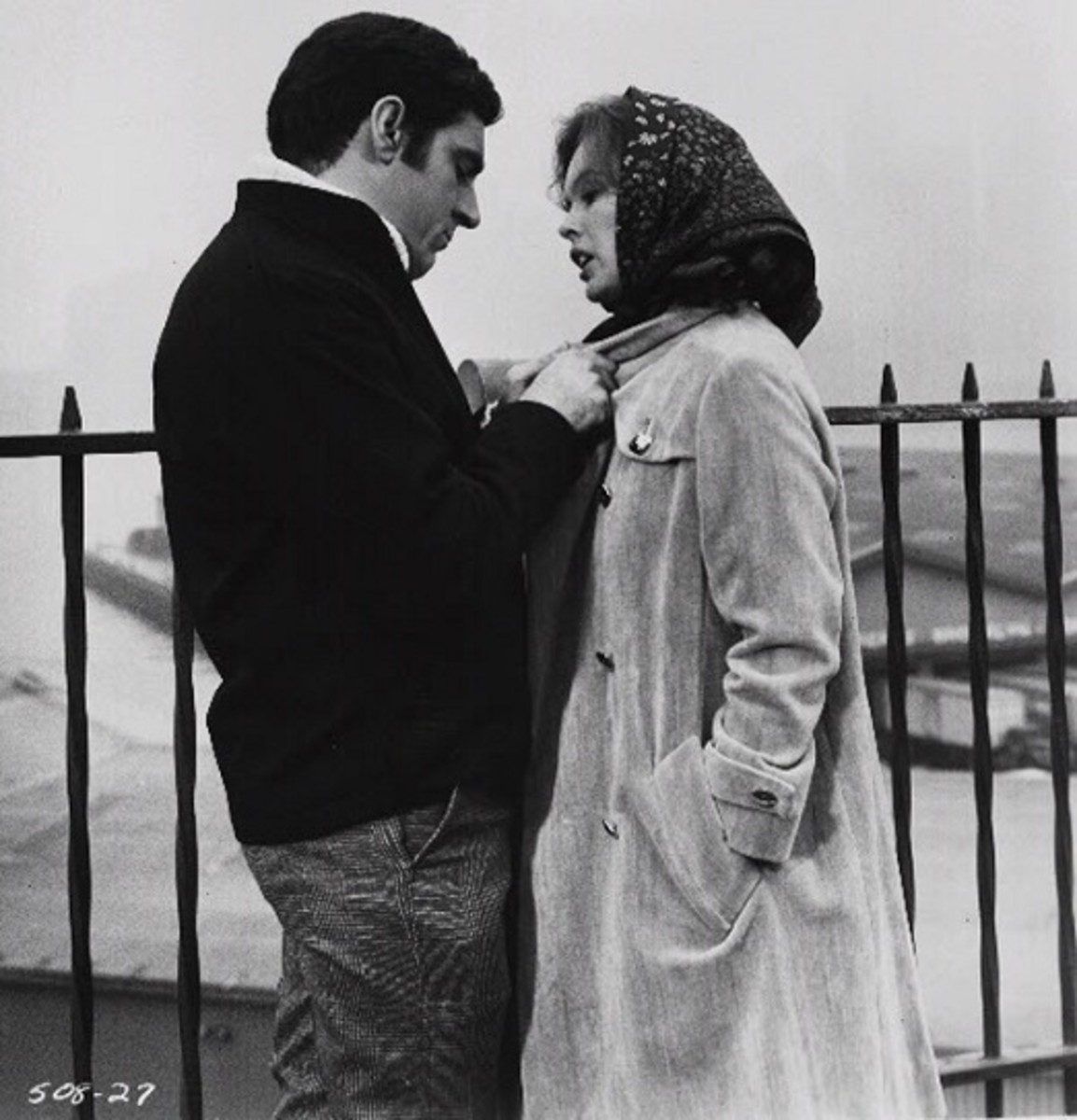 Sandy Dennis and Anthony Newley in Sweet November (1968)