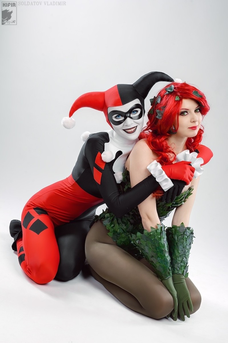Poison Ivy and Harley Quinn are bad BFFs