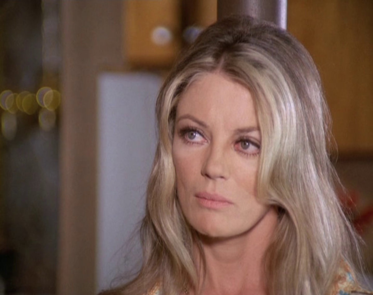 as Doris Brown in the episode "A Hawaiian Nightmare" (season 7)