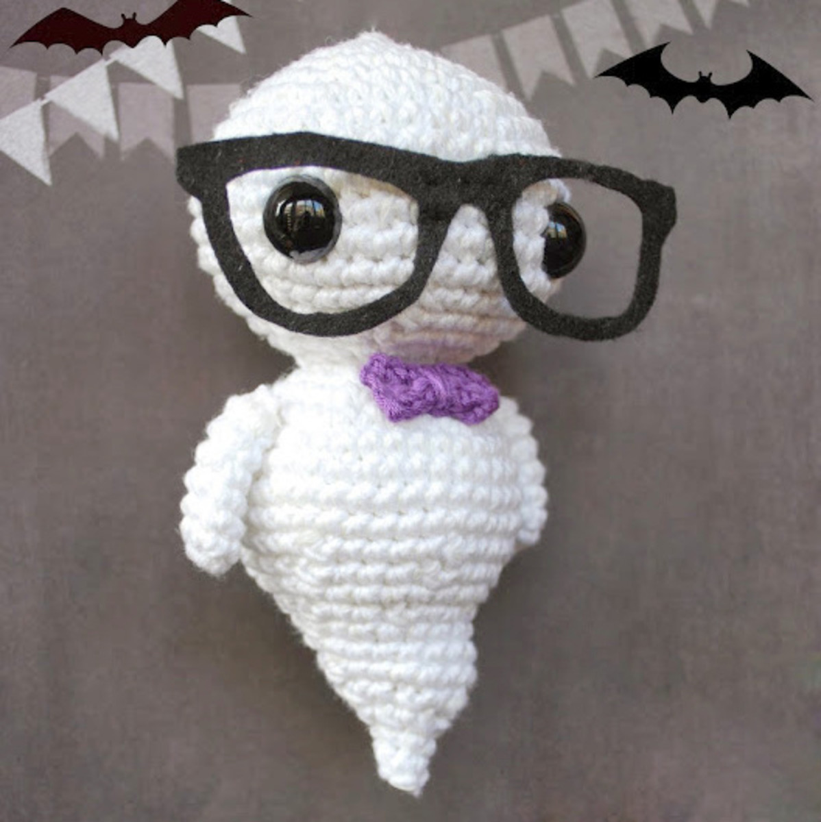 Spooky little ghost with button eyes since I don't have safety eyes : r/ Amigurumi