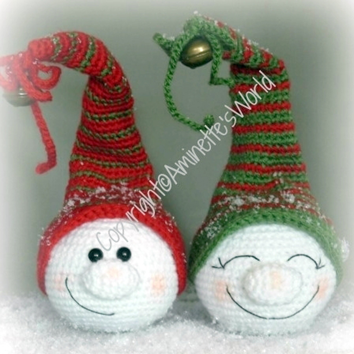 Free crochet pattern amigurumi Christmas snowman.