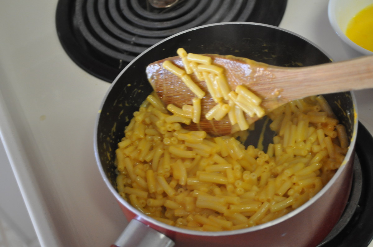cooking-with-the-kids-the-making-of-a-macaroni-and-cheese-omelett