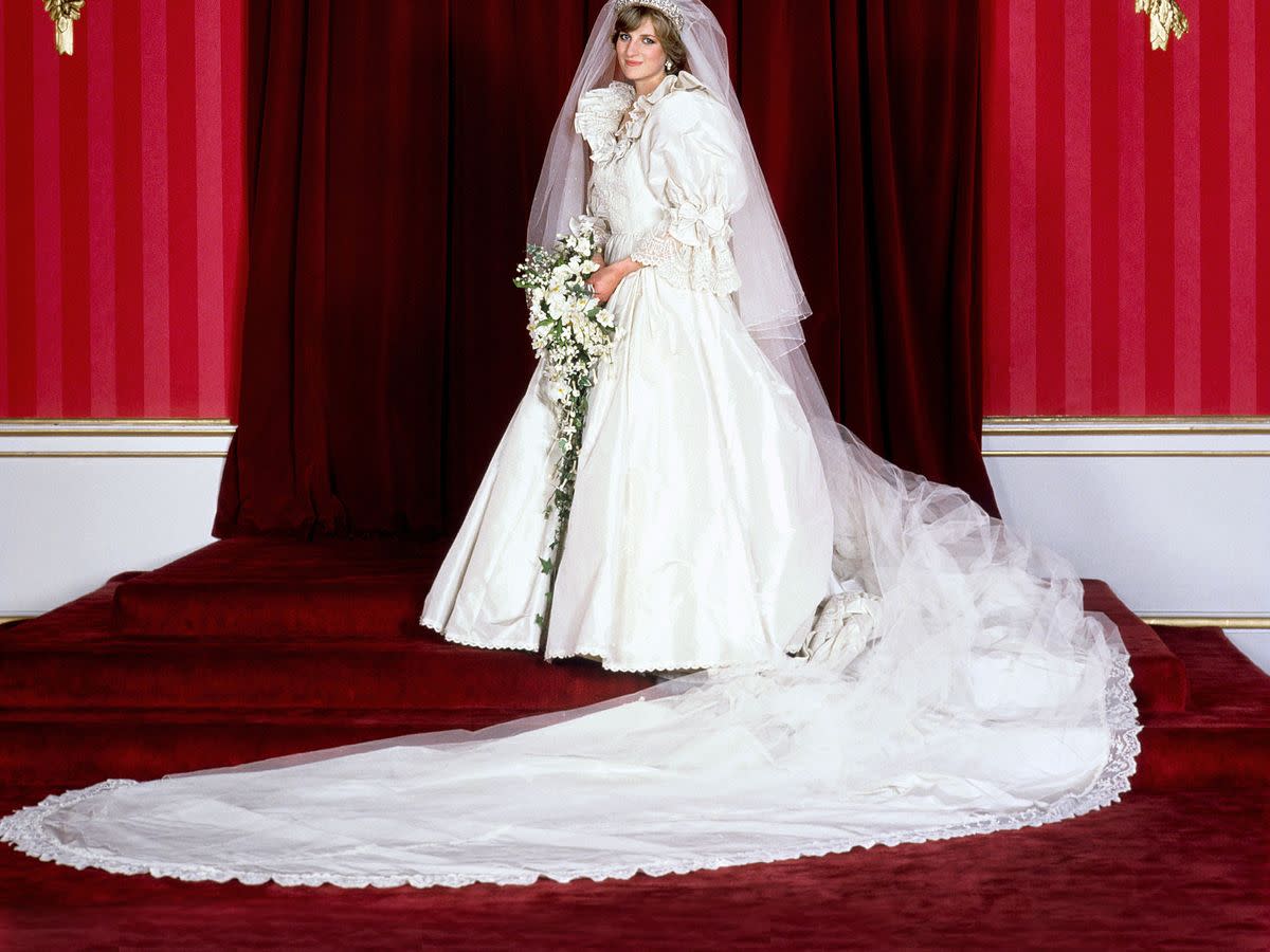 The History of Wedding Dresses - HubPages