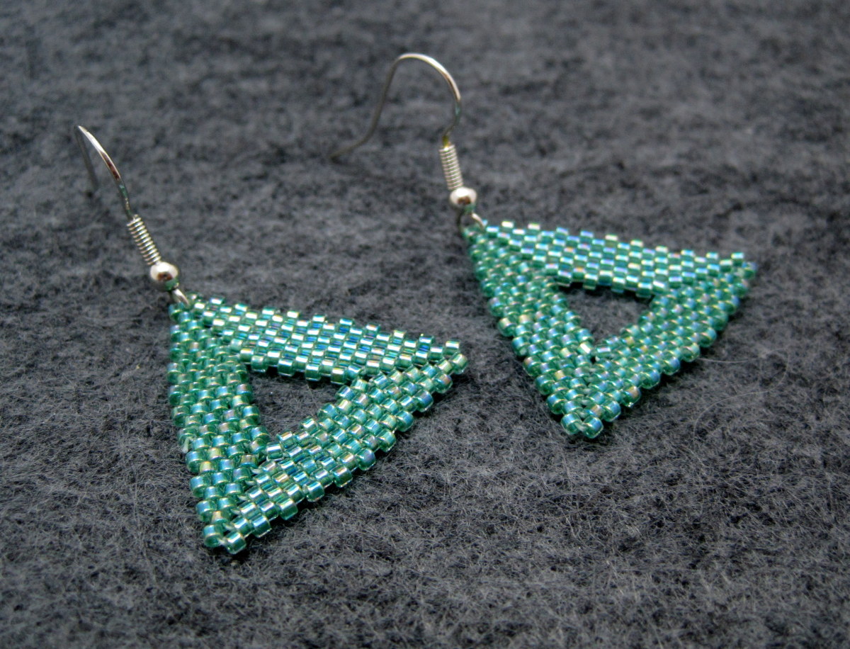 beaded-peyote-triangle-step-by-step-instructions