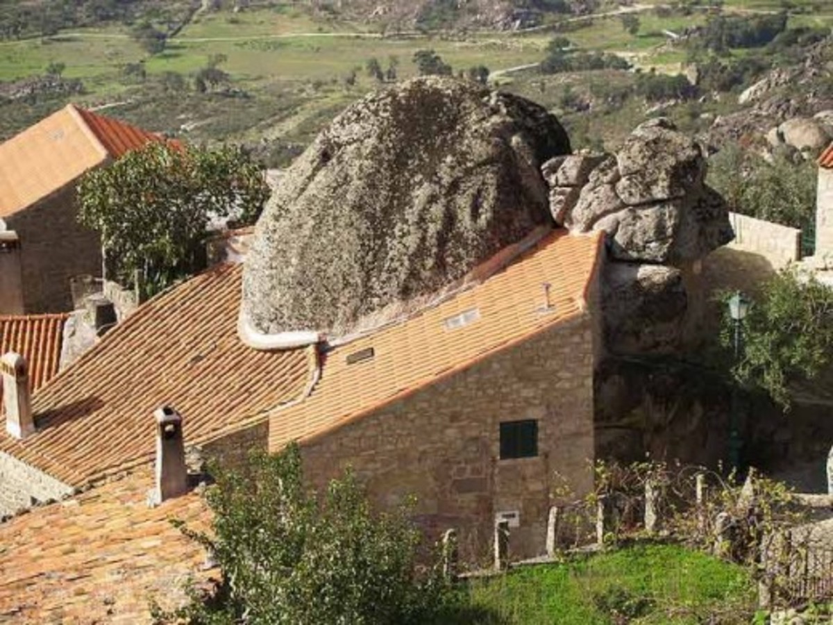 monsanto-the-real-stone-village