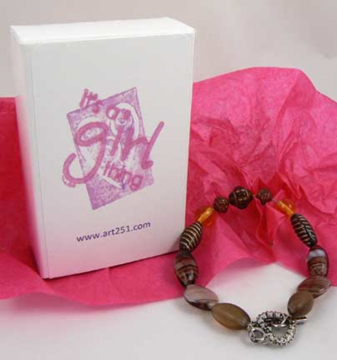 Jewelry by Noelle is sold in Art-O-Mat machines under the name "It's A Girl Thing." 