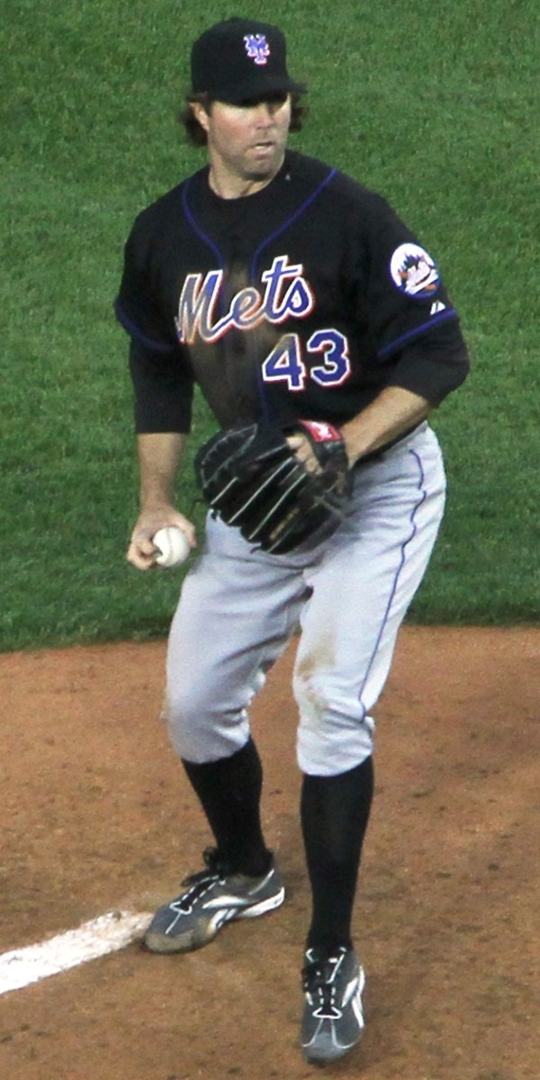 Dickey pitching for the New York Mets