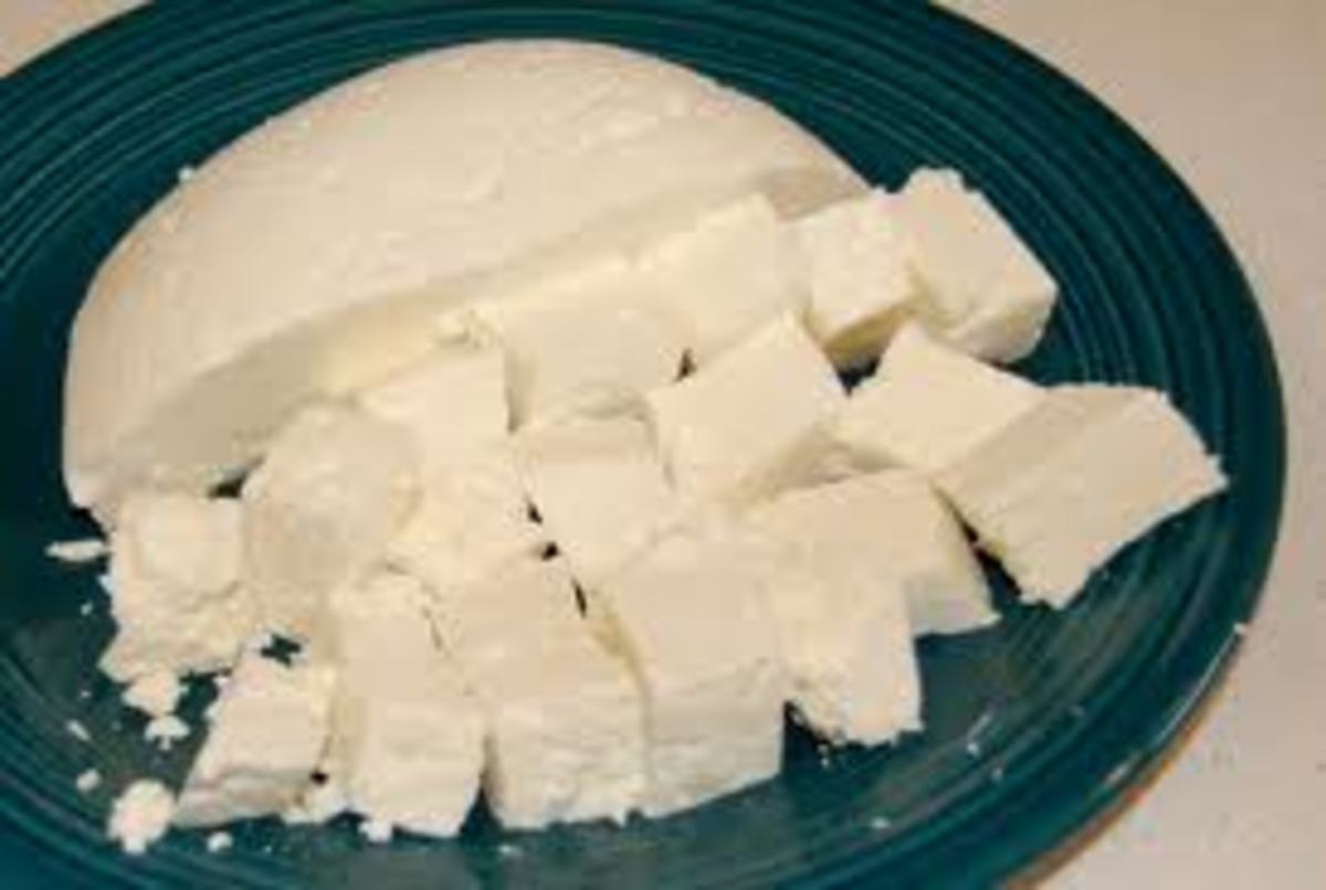 Cut curds and mix together 2 tablespoons of salt with  teaspoon blue-mold powder. 