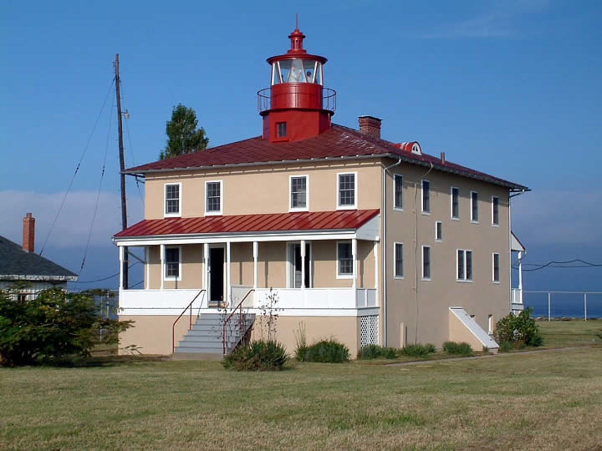 Haunted Lighthouses: A Ghostly Light in the Dark