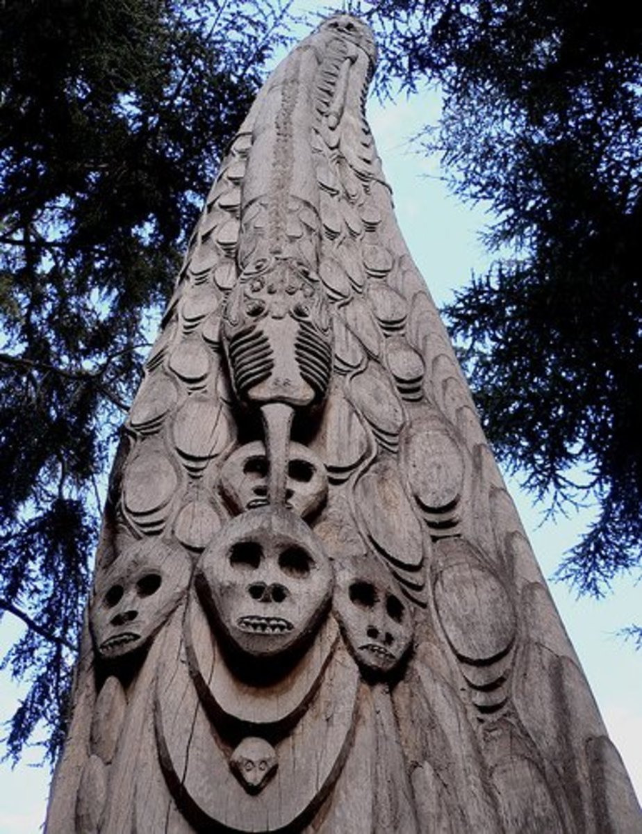 Carved memorial pole of the Latmul tribe, Papua New Guinea.