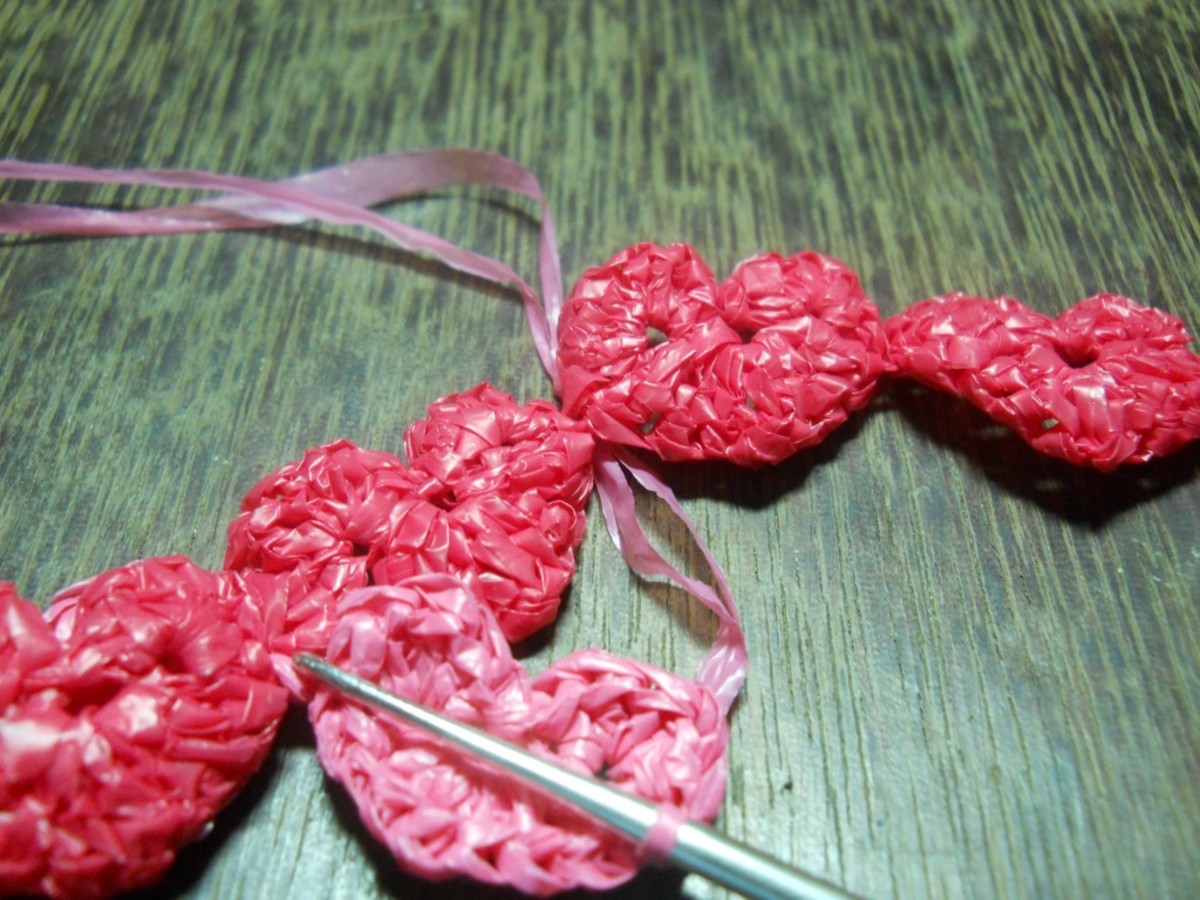 Step 3: Pass the plarn underneath the previous heart chain.