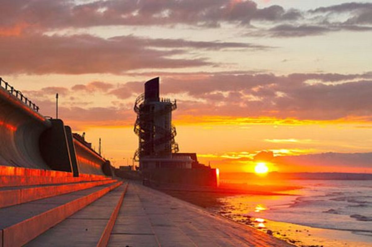 Controversial tower with winking lights on the sea-front at sunset. Believe it or not, this is a ''vertical pier'. Redcar's original pier was wrecked in the late 1940s by a ship, and allowed to deteriorate until finally pulled down in the 1950s.