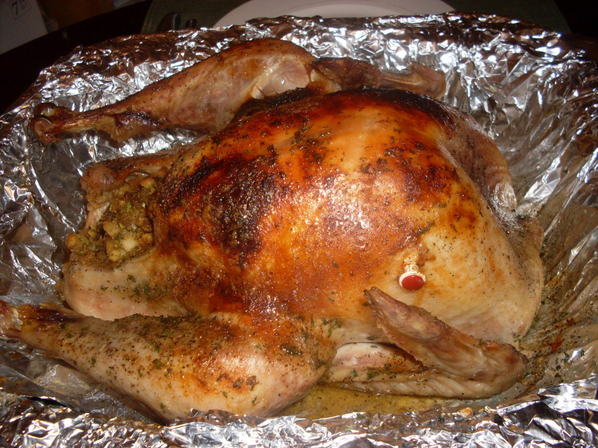 HOW TO COOK A WHOLE TURKEY : Food photo of cooked whole turkey 