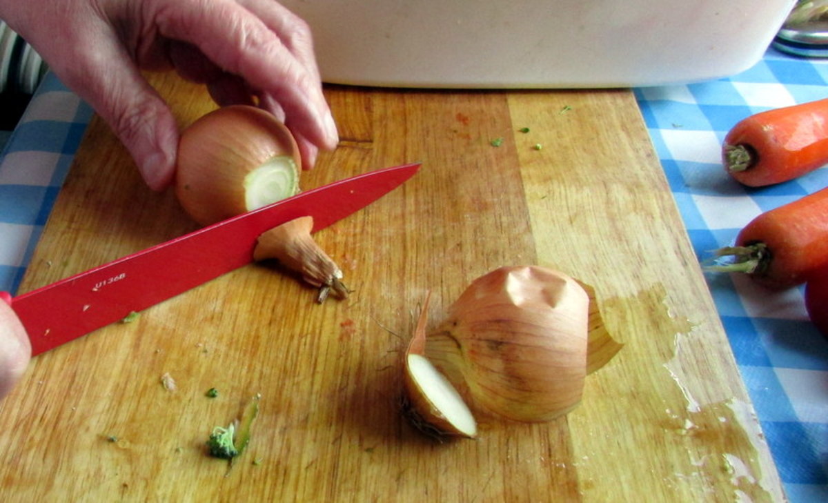 How to get rid of the smell of onions on your chopping board