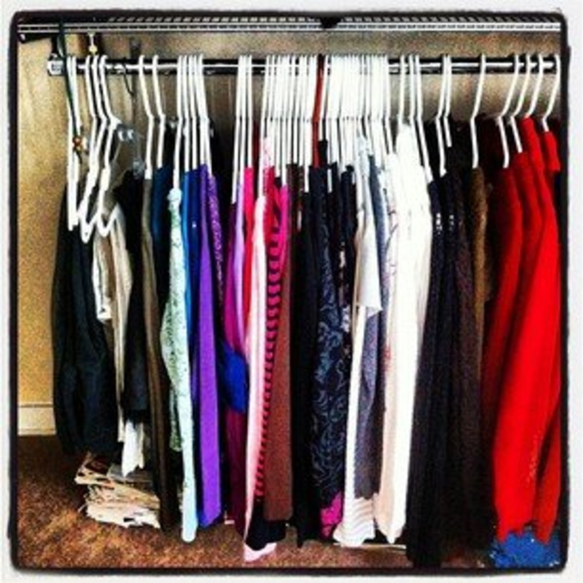 how-to-organize-your-closet-by-type-and-color-step-by-step-instructions