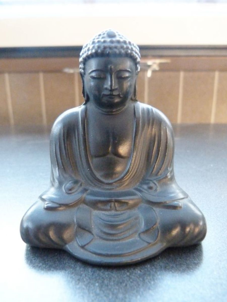 A replica of the Great Buddha of Kamakura – Amitabha Buddha – in the Dhyana Mudra meditative pose.