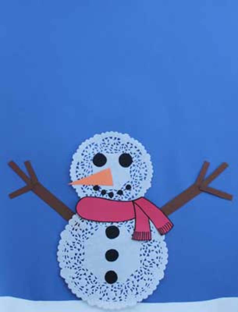 Using paper doilies to make a snowman!