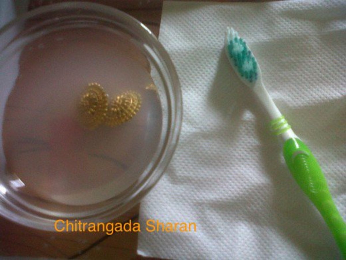 Cleaning gold ornaments 