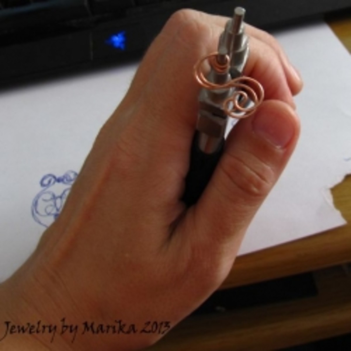 wire-wrapping-tutorial-to-make-a-pendant