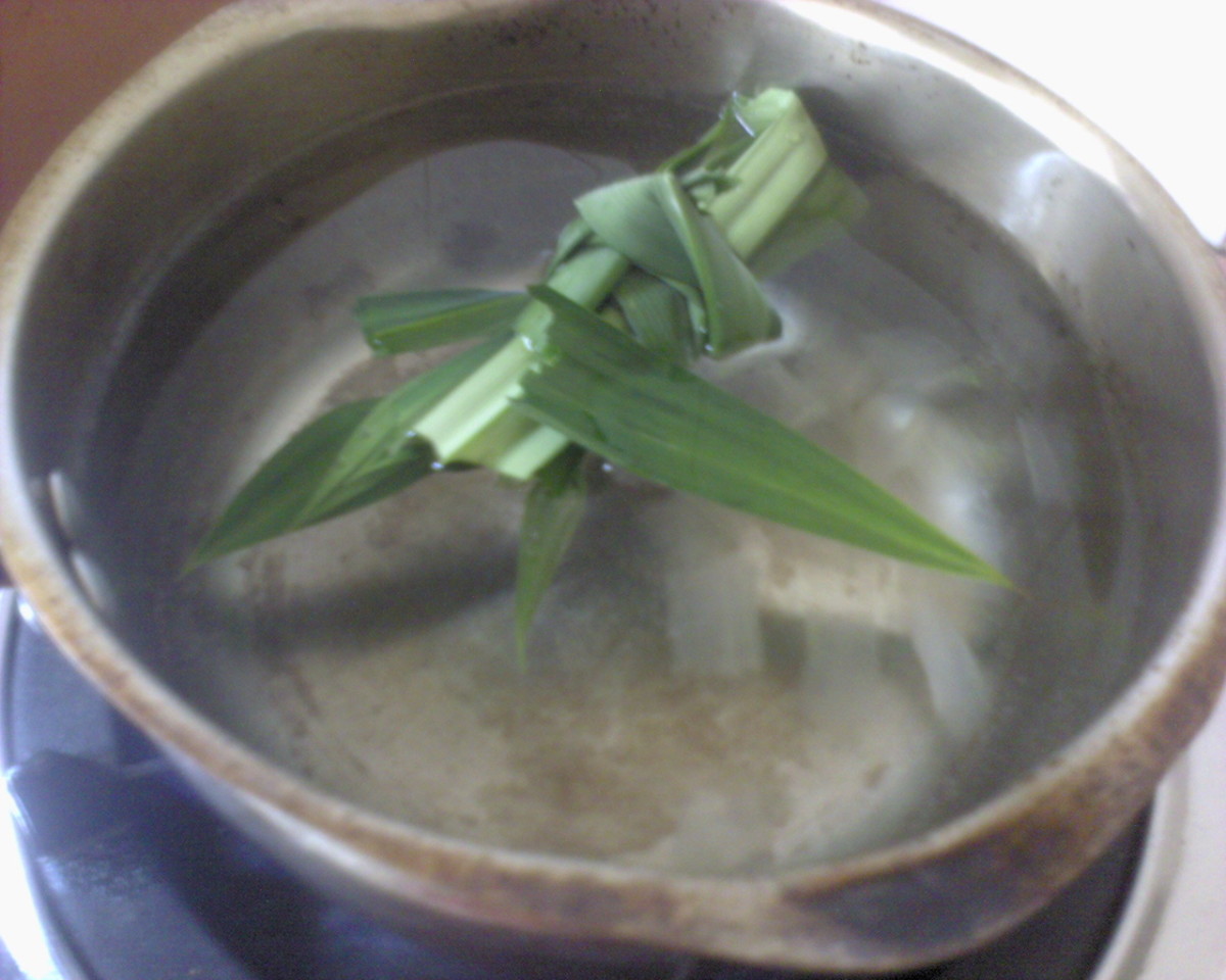 Add in screwpine leaves into the soup pot