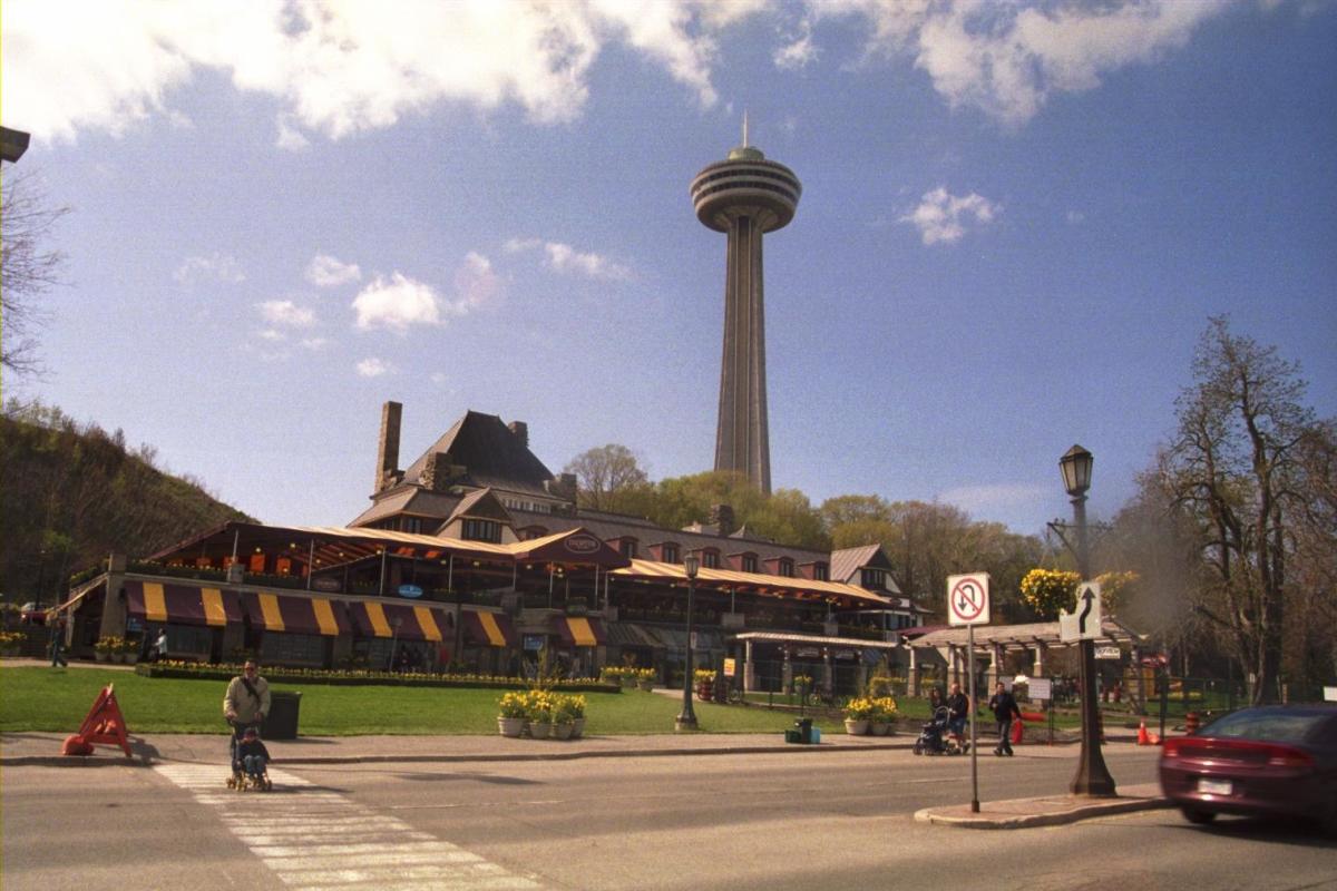 A restaurant in the foreground (similar to the one on the American side) and a tall tower in the background.
