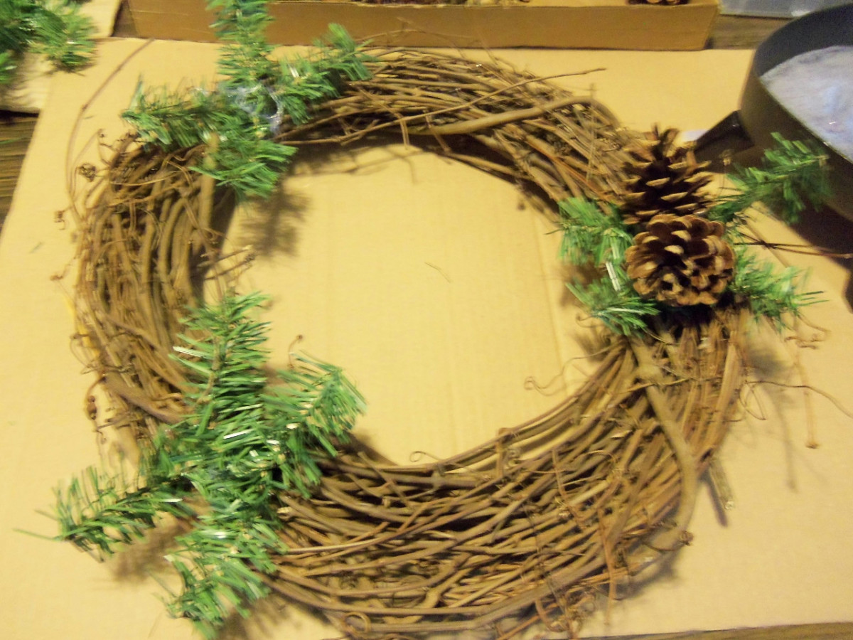 christmas-cinnamon-pinecone-wreath