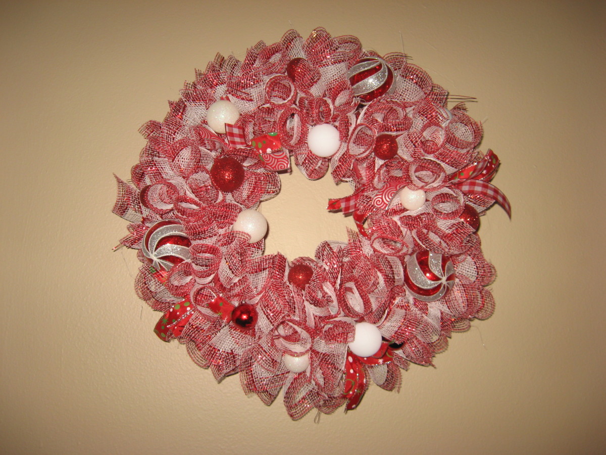 Christmas mesh wreath made with rolls.