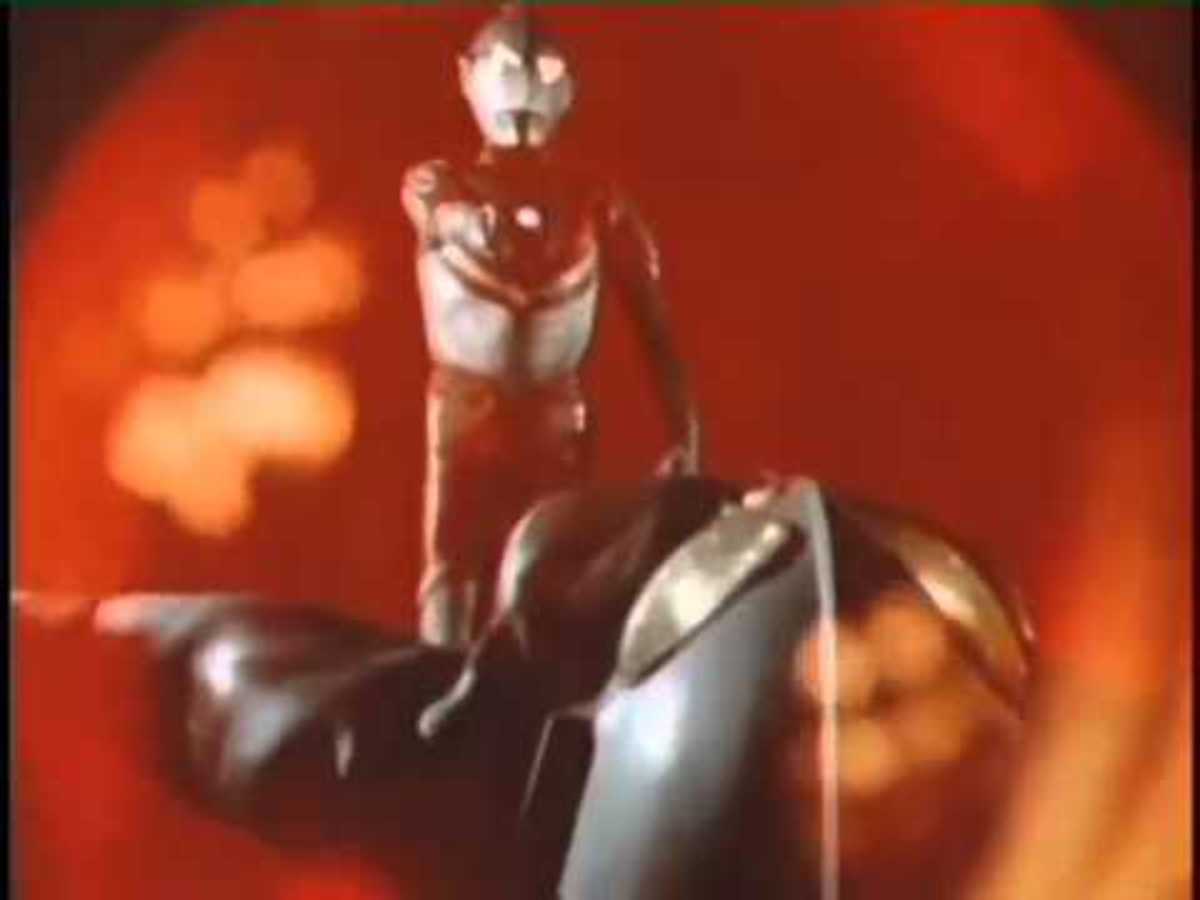 Zoffy arrives to pick Ultraman up.