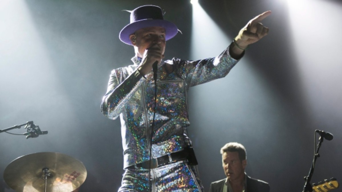 gord-downie-and-the-tragically-hip-canadian-courage