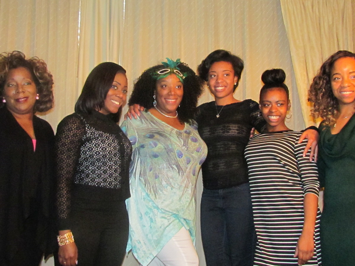 Chante, poses with her cousins, KaShia, Lynetta, Taylor, Kasha, Wanisha and Jaleesa. Chante, poses with her cousins, KaShia, Lynetta, Taylor, Kasha, Wanisha and Jaleesa.