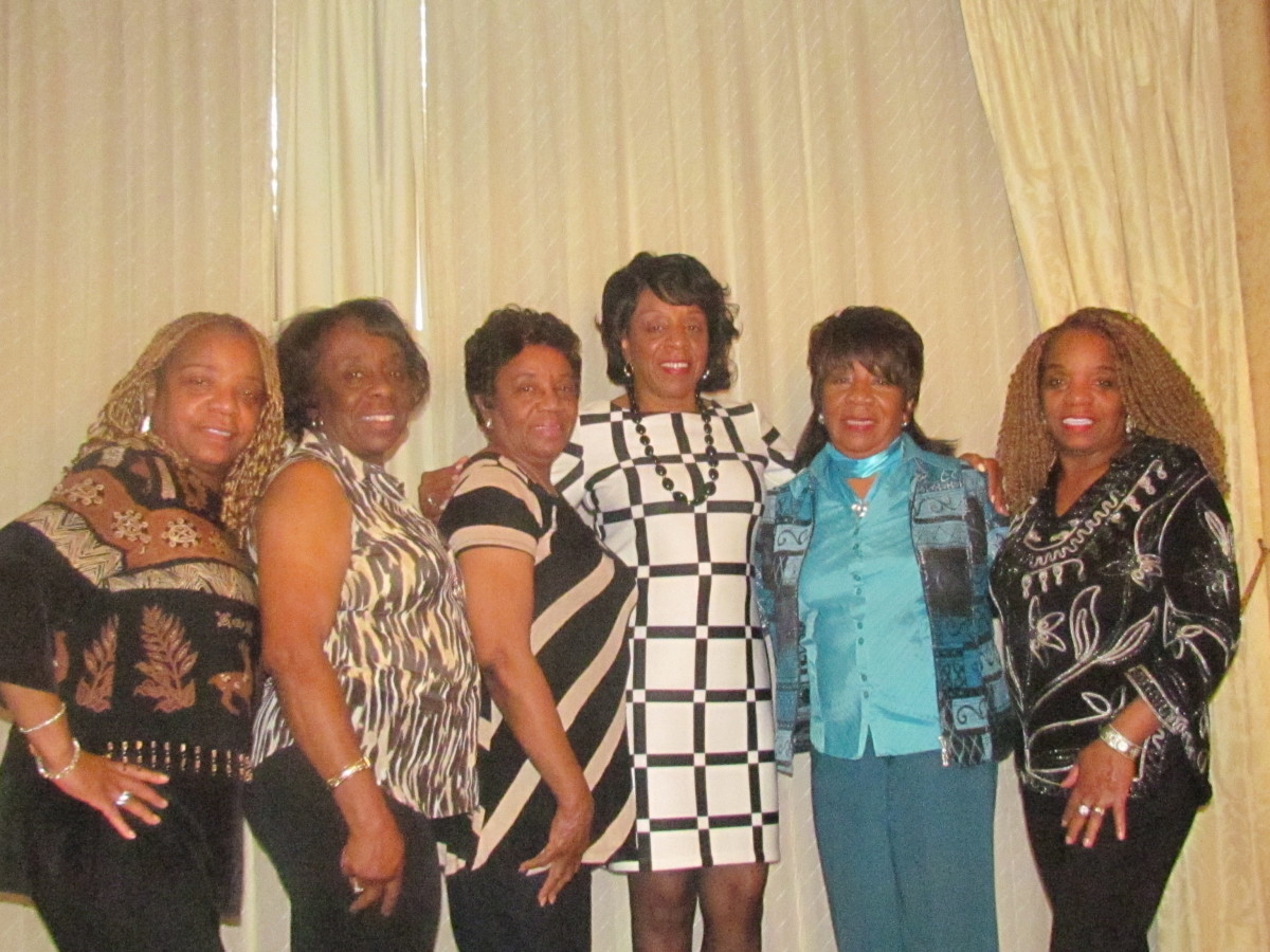 My sisters starting on the left Claudette, Linda, Loris, Doris, Janie, myself and sister Lean, had already left at the time of this photo. My sisters starting on the left Claudette, Linda, Loris, Doris, Janie, myself and sister Lean, had already left at the time of this photo.