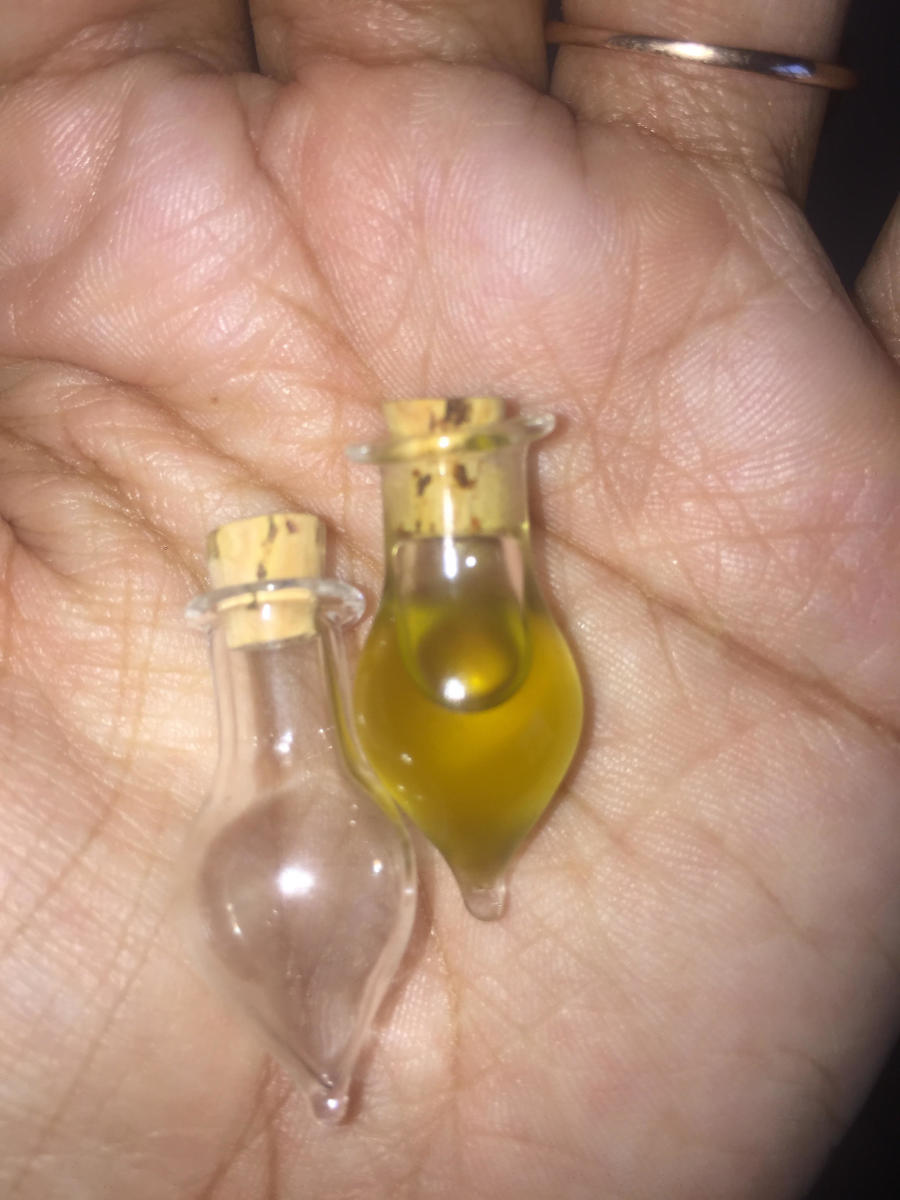 Small oils jars for money oil
