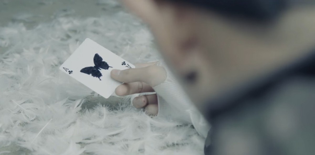 The card with the butterfly at 2:22.