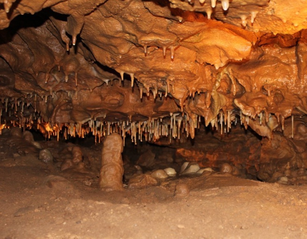 -caves-to-visit-in-wisconsin-crystal-cave