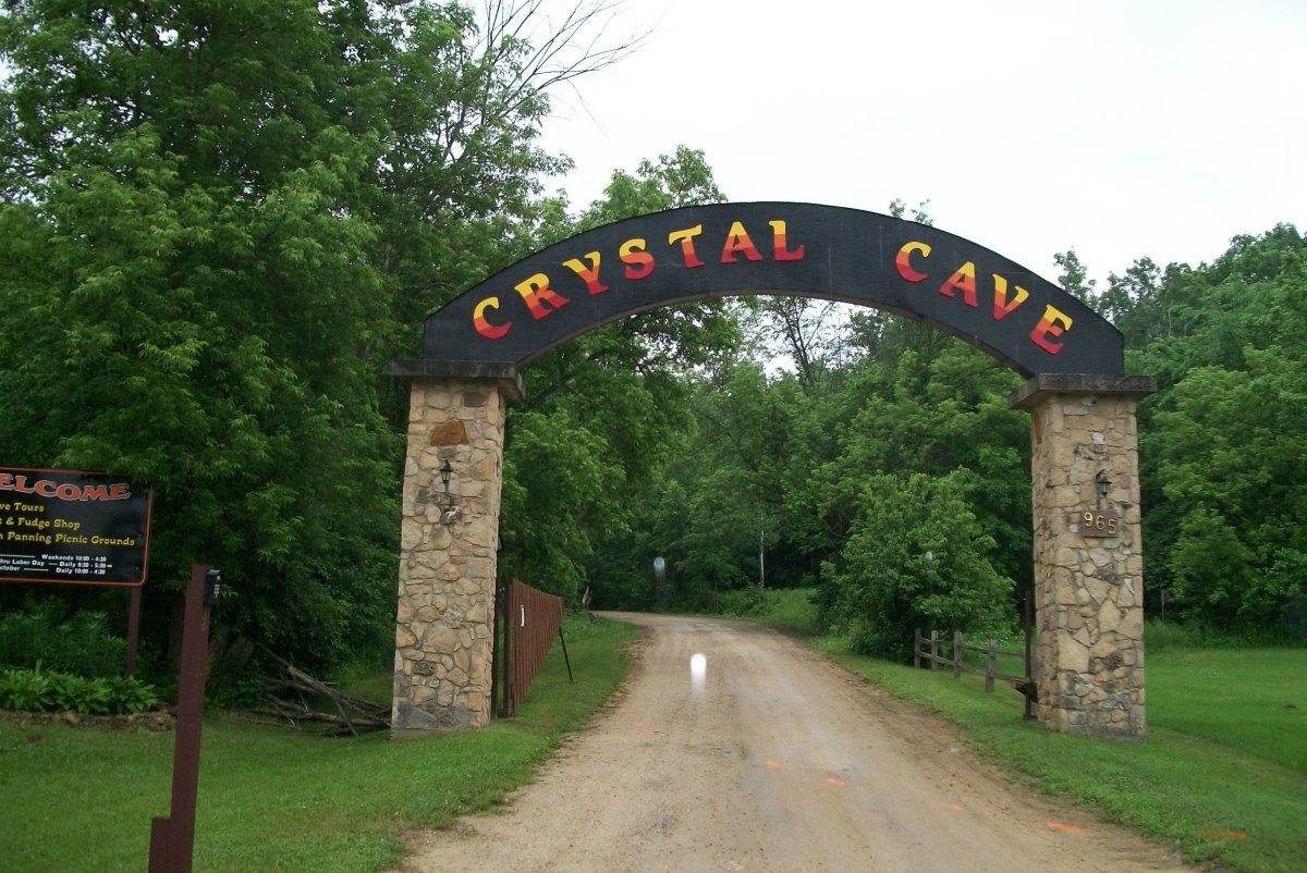 Caves to Visit in Wisconsin. Crystal Cave.