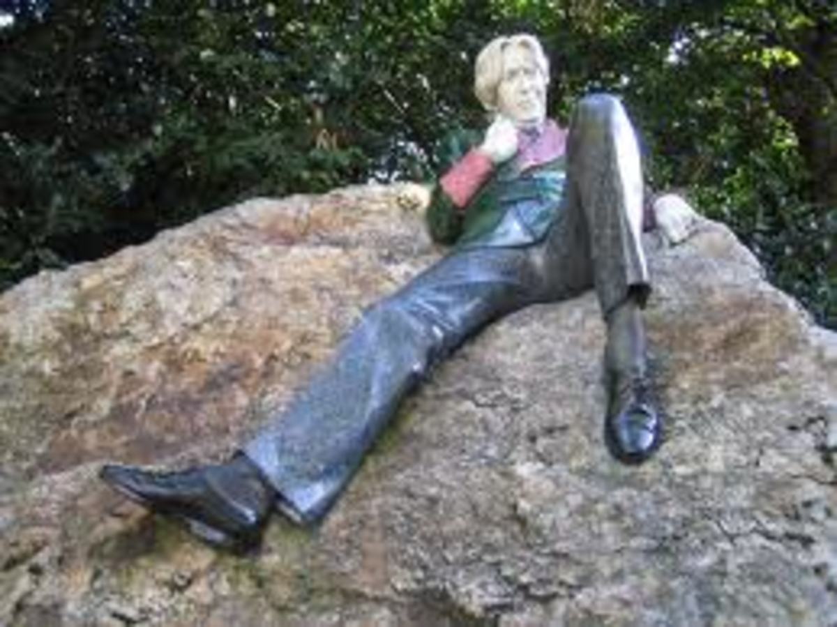Statue of Oscar in Dublin