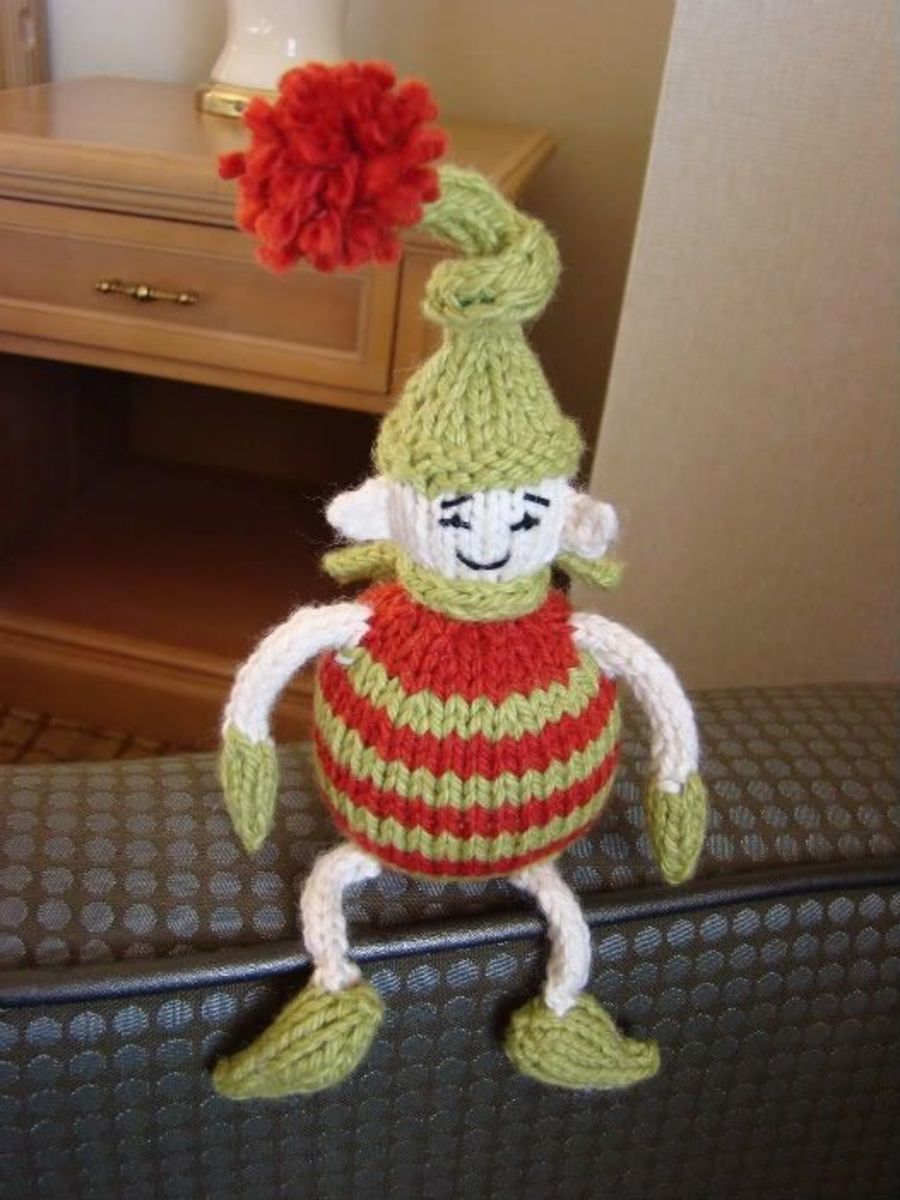 Tiny Knitted Elf