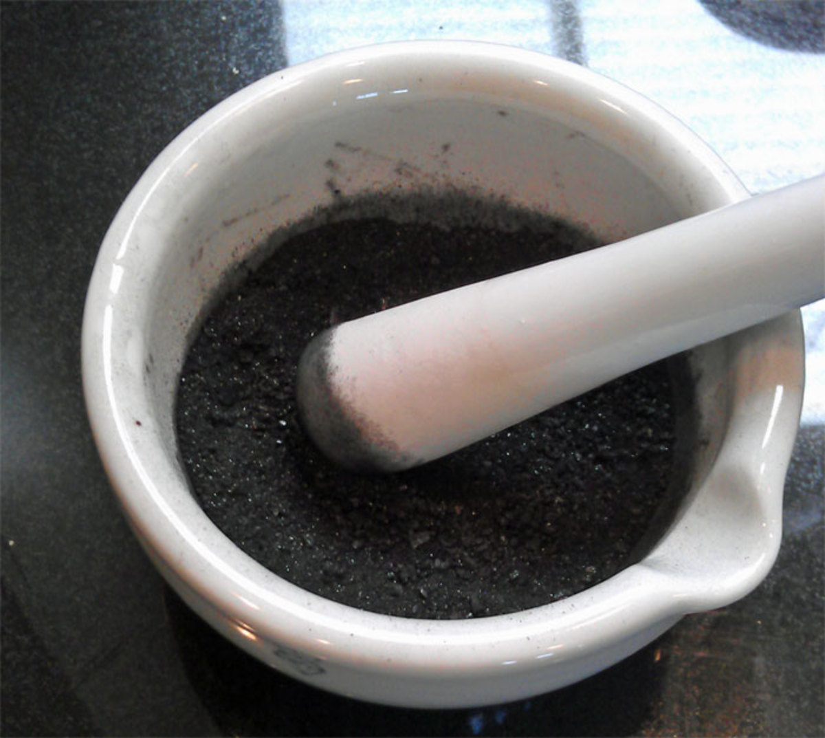 Grind the charcoal into powder.