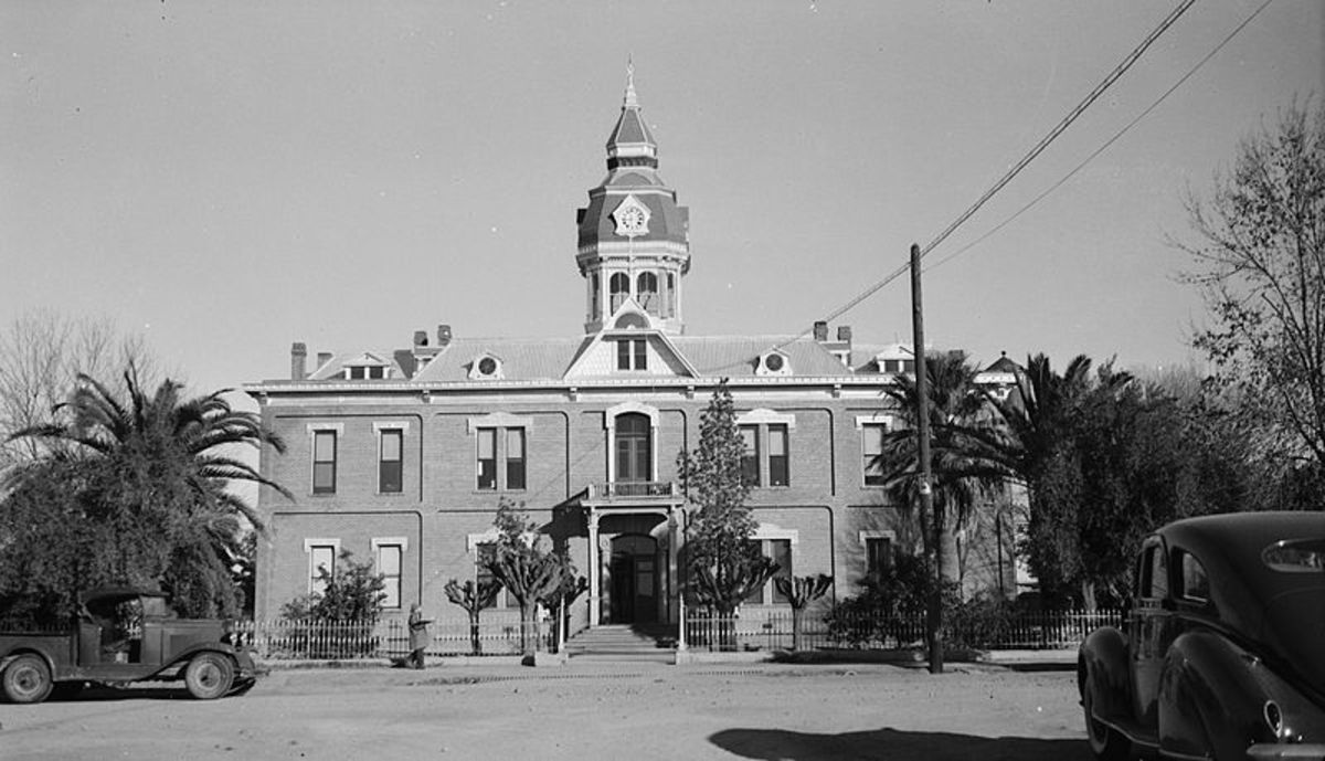 Pinal County Courthouse in 1938. Built in 1891. James Reavis lived in Arizola, Pinal County for many years, claiming much of the Arizona Territory for his wife as Baroness.