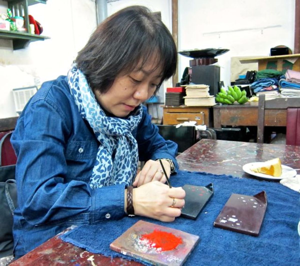 Applying Paint on a Lacquered Plate