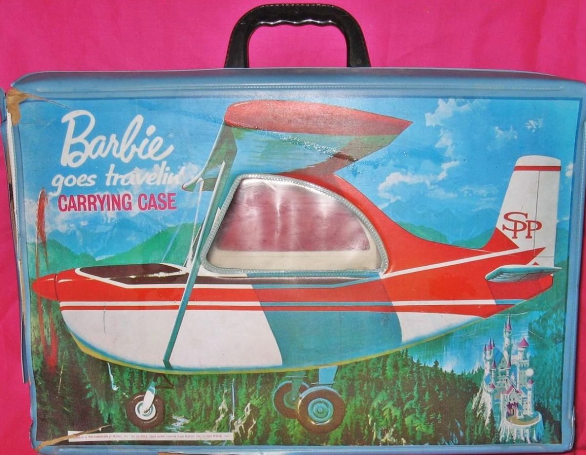 THE FASHION DOLL REVIEW: Vintage Barbie goes travelin' carrying case