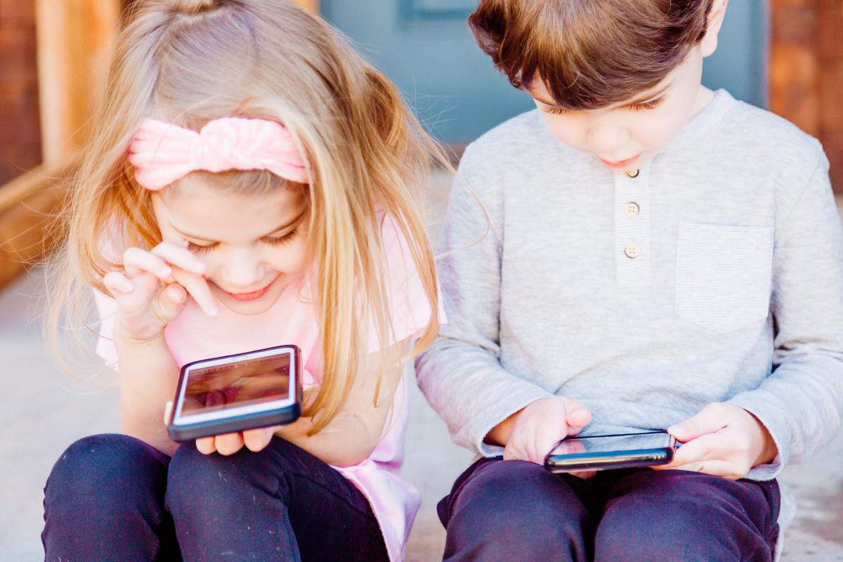 The Smart Way of Teaching Valuable Life Lessons to Your Kids.....using the Smartphone and no, We Are Not Googling