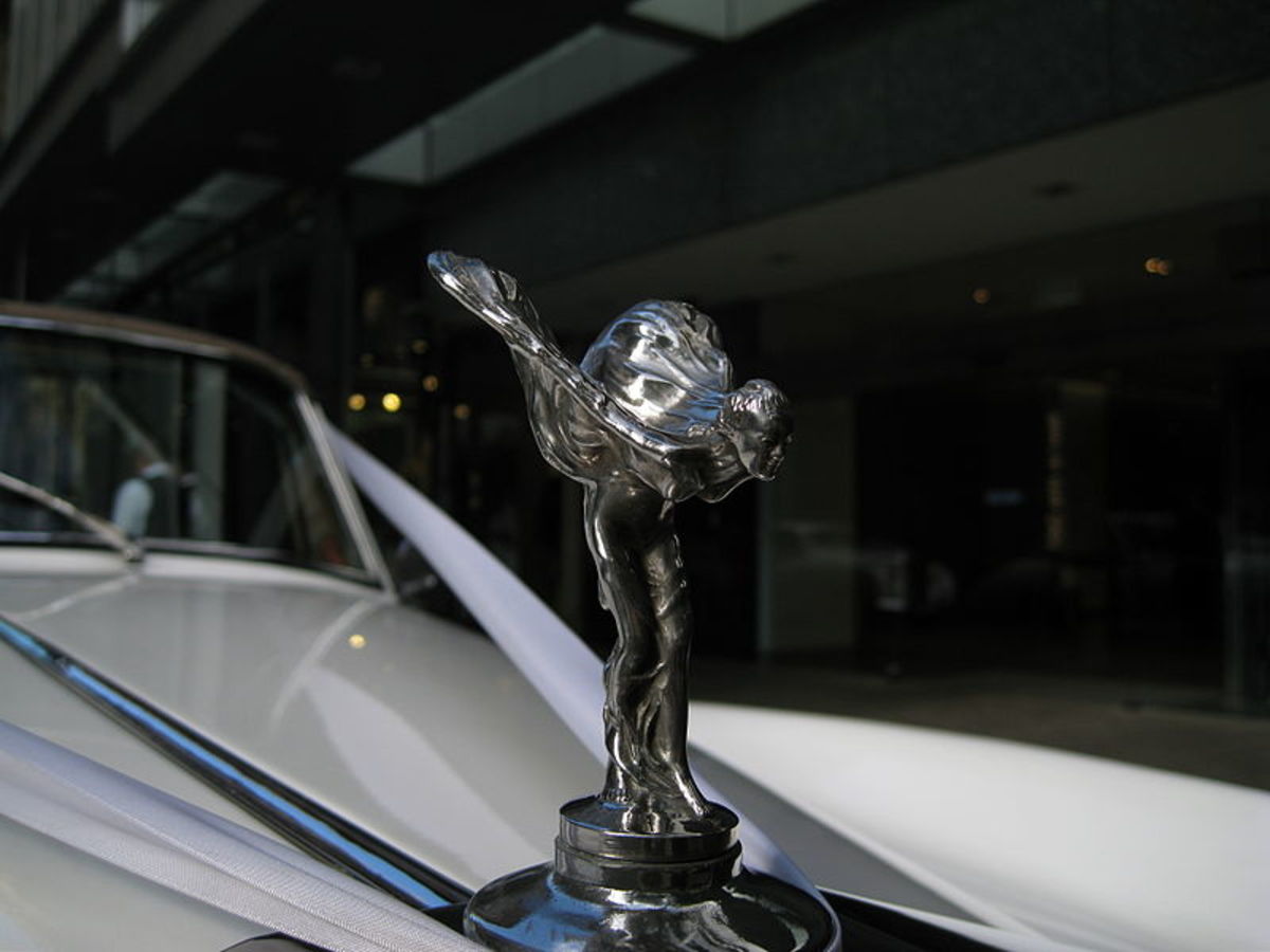 Rolls Royce car logo / hood ornament