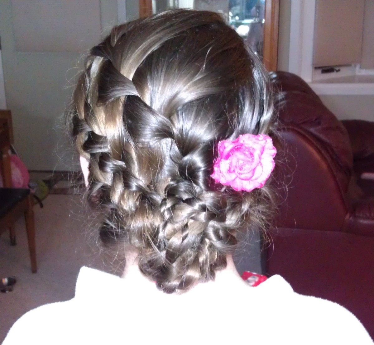 Girls Hairstyles:  Tutorial and Illustrative Videos