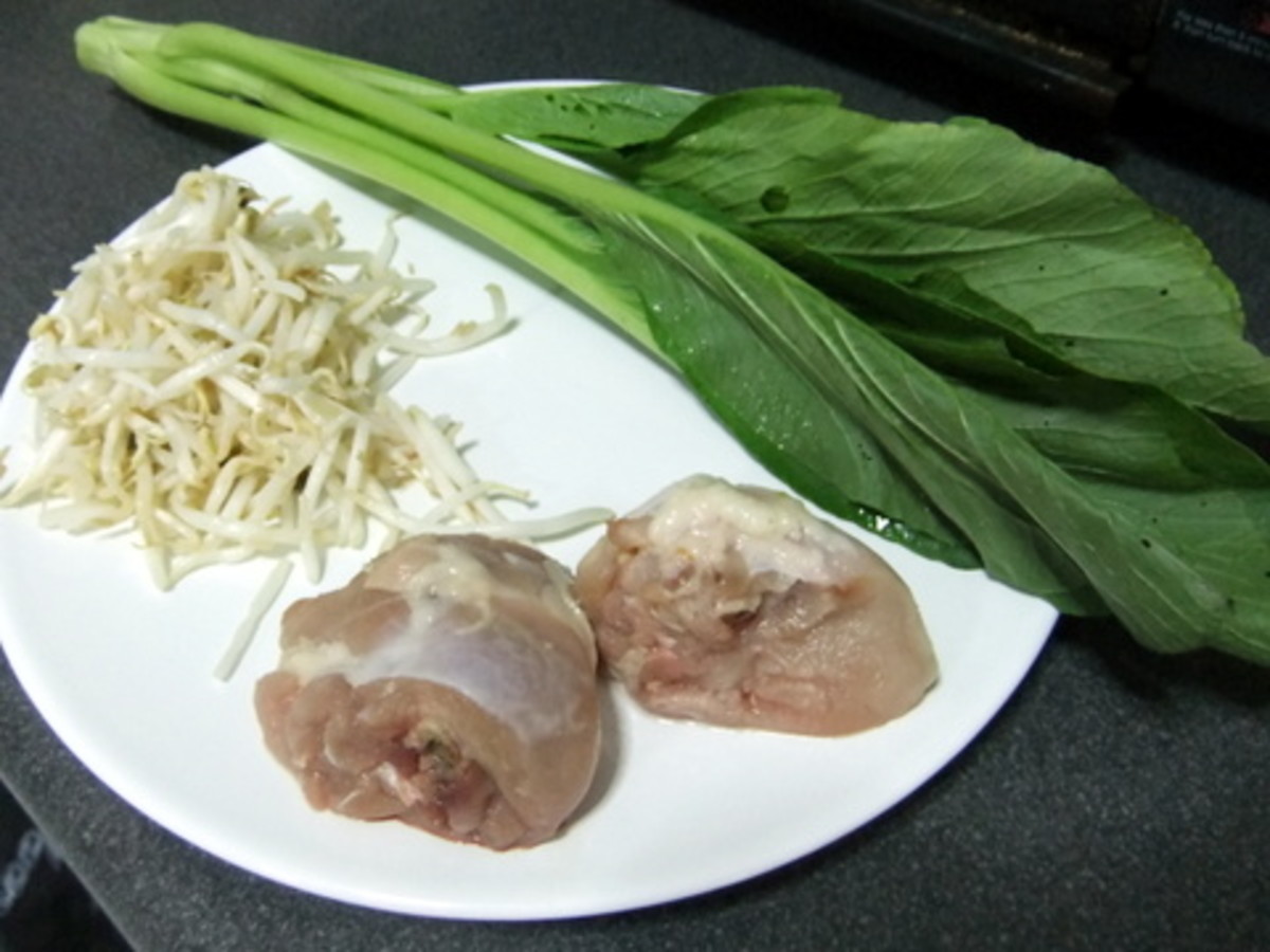 chicken, bean sprouts and sawi; ingredients for the chicken noodle soup recipe