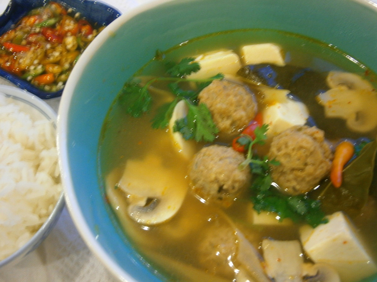 tom-yum-soup-with-meatball-and-tofu